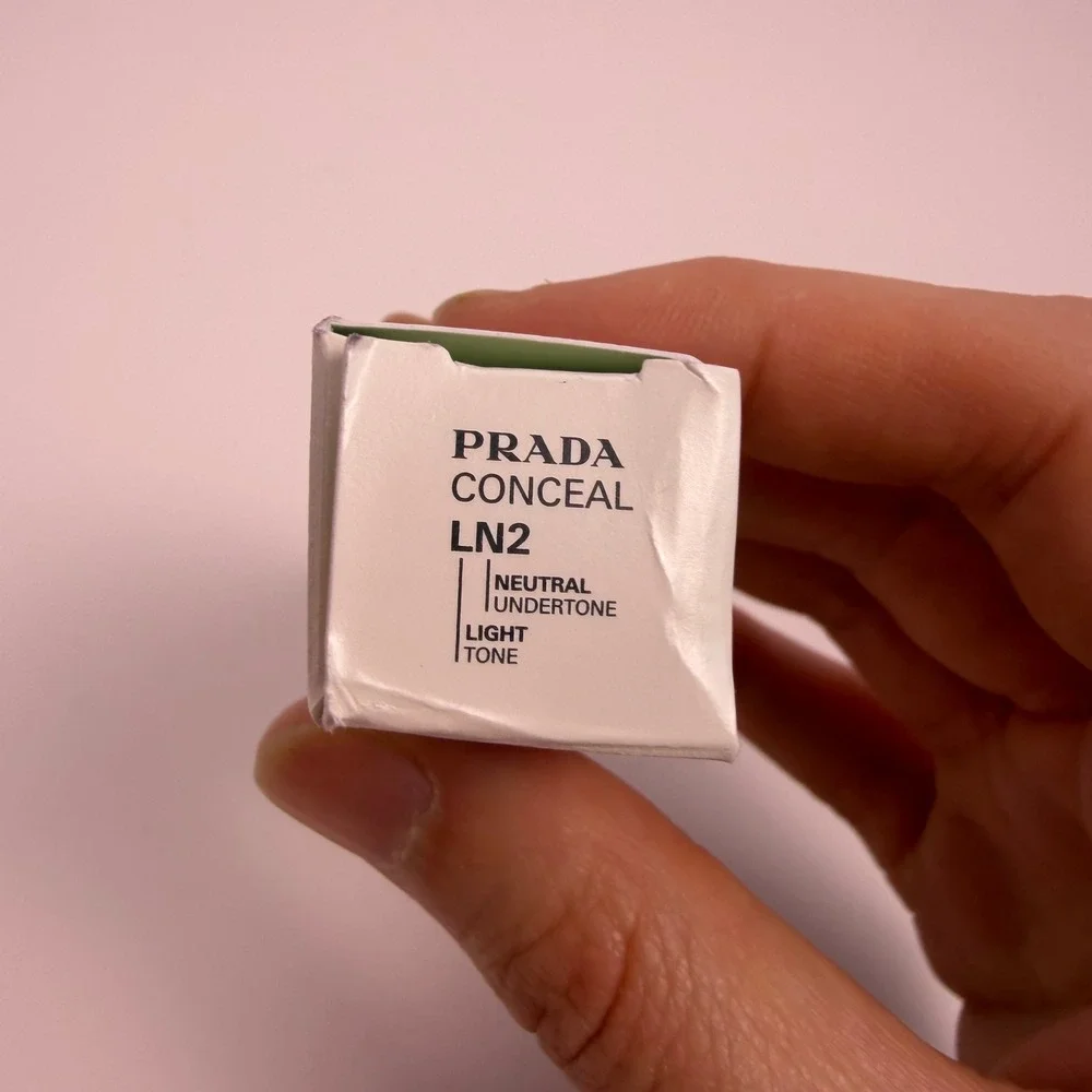 Prada Beauty Blurring + Micro-Correcting Concealer LN2 Light Neutral